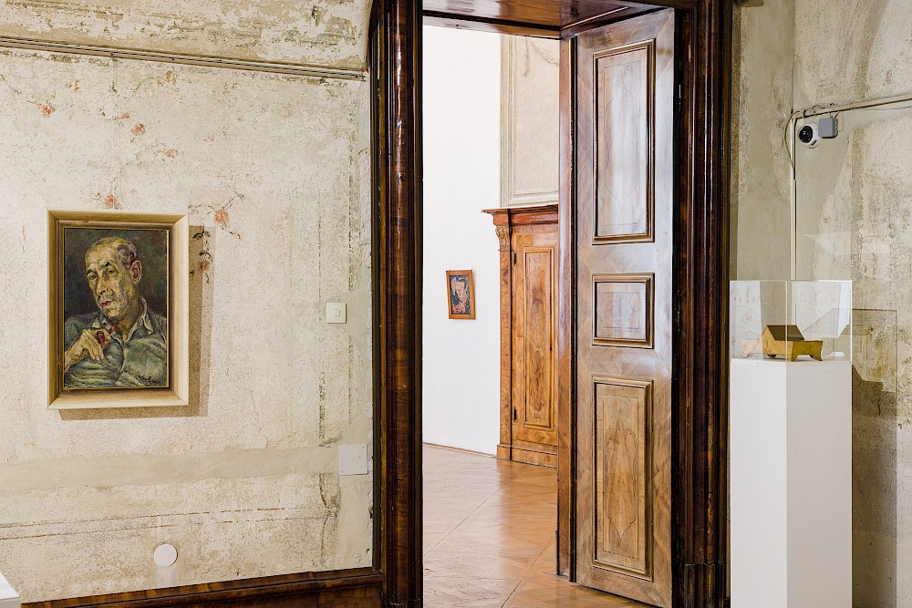 Ausstellungsansicht mit Arbeiten von Trude Waehner, Dagobert Peche, u.a.