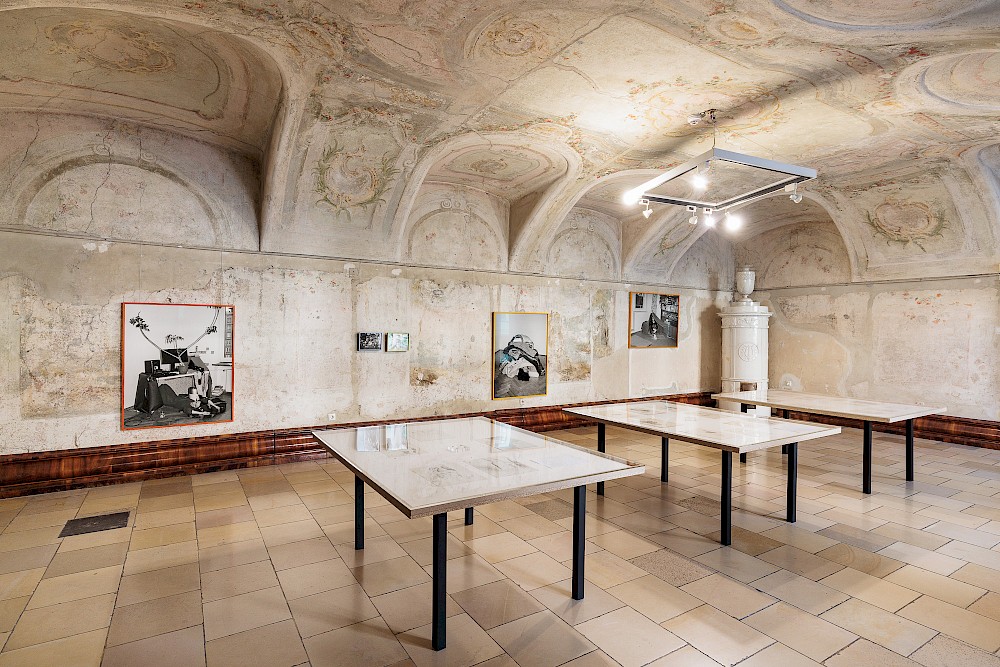 to display, to support, to care