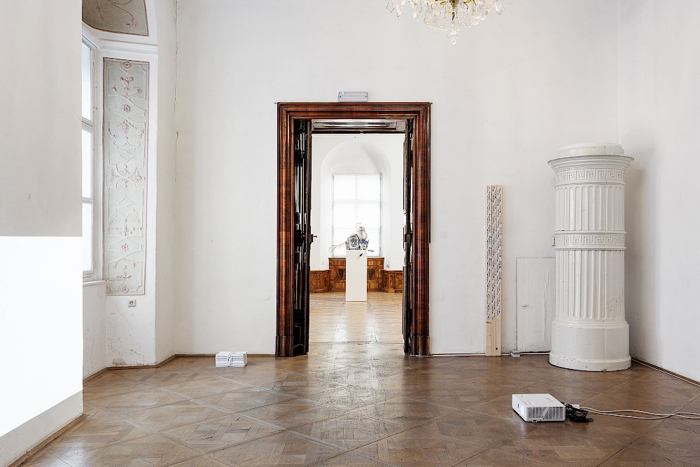 to display, to support, to care