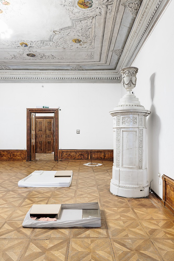 to display, to support, to care