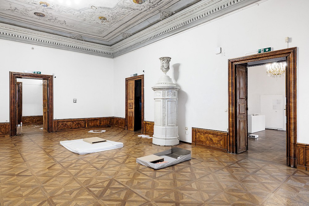 to display, to support, to care