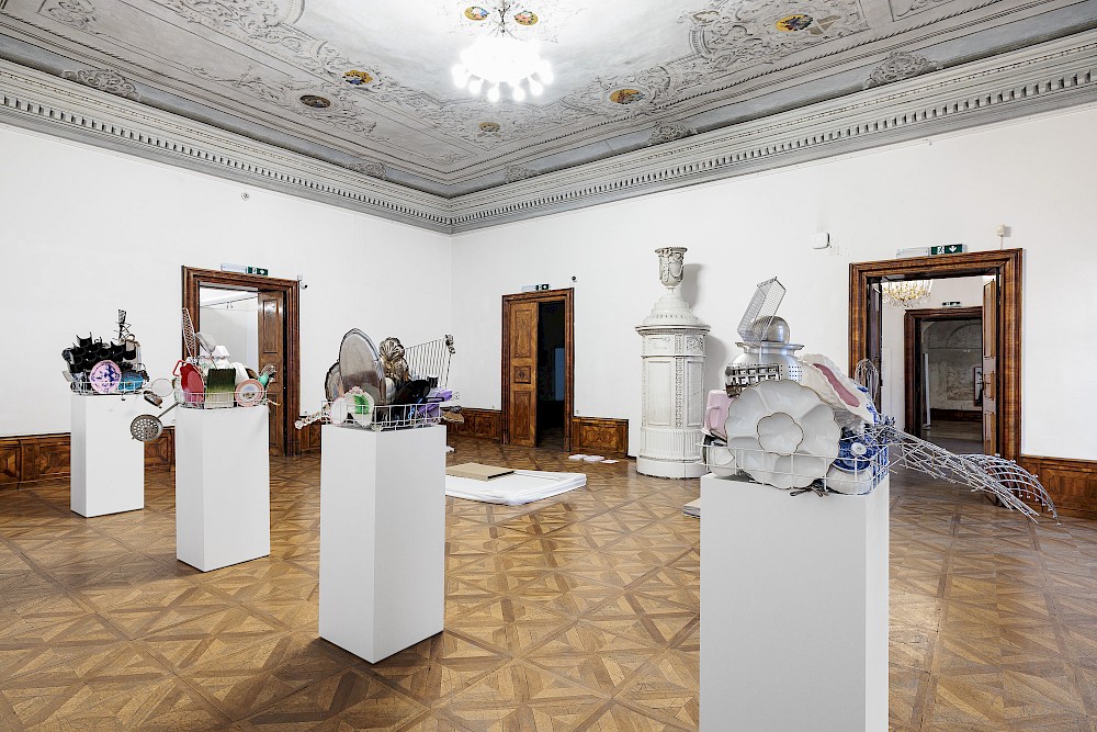 to display, to support, to care