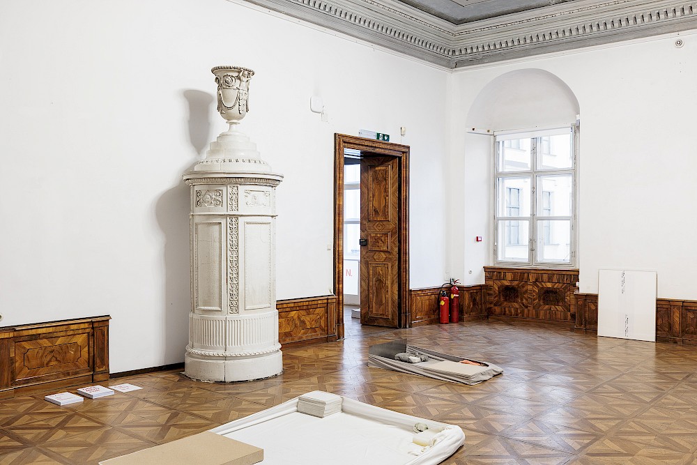 to display, to support, to care