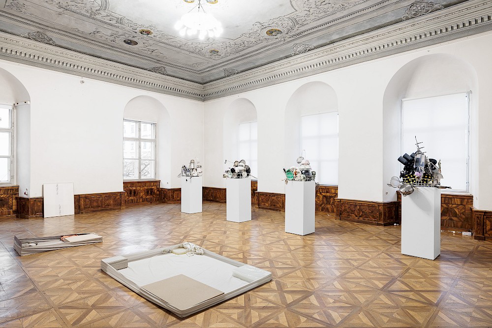 to display, to support, to care