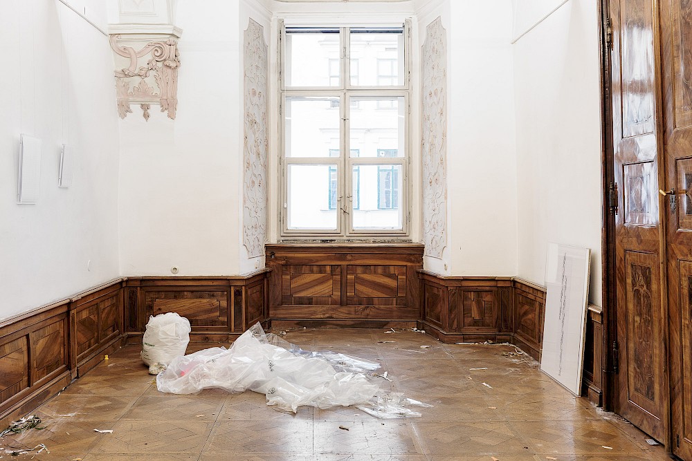 to display, to support, to care