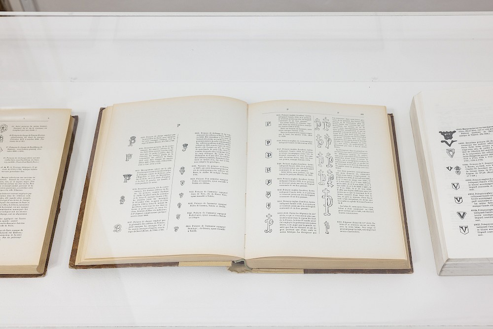 NOT AN ORIGINAL / Works for Demonstration Purposes, Etc., etc., after: Ris-Paquot, Dictionnaire encyclopédique des marques & monogrammes, chiffres, lettres initiales, signes figuratives, etc., etc. contenant 12 156 marques, Paris 1893